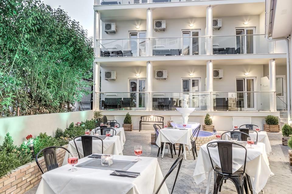 Palotel Design Гувия Екстериор снимка